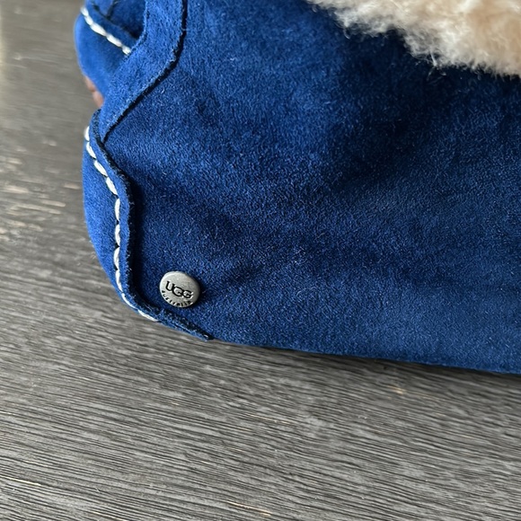 Ugg slippers. Brand new, never worn - Picture 2 of 5